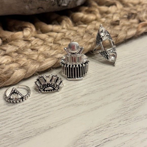 FREE PEOPLE RING SET - Picture 3 of 13